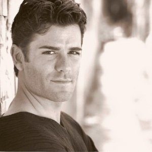 Una bella foto di Yannick Bisson