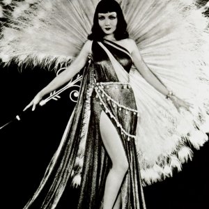 Claudette Colbert è Cleopatra, sovrana d'Egitto