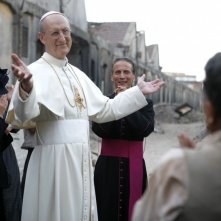 James Cromwell in una scena della miniserie Sotto il cielo di Roma