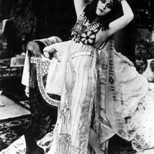 Theda Bara è Cleopatra, sovrana d'Egitto