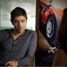Vince Chase (Adrian Grenier) intervistato in una scena dell'episodio Buzzed di Entourage