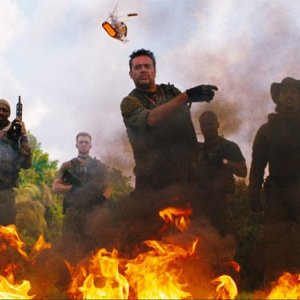 Columbus Short, Chris Evans, Idris Elba, Jeffrey Dean Morgan e Oscar Jaenada nel film The Losers