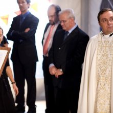 Gabriele Cirilli è il prete Don Juan nel film La città invisibile