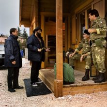 Gabriele Cirilli e Nicola Nocella in una scena del film La città invisibile