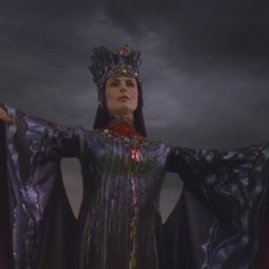 Irina Apeksimova nel fantasy Il maestro della pietra magica