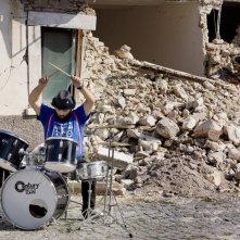 Nicola Nocella in una scena del film La città invisibile