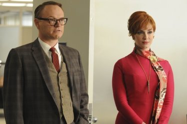 Jared Harris e Christina Hendricks nell'episodio Public Relations di Mad Men