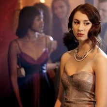 Troian Avery Bellisario nell'episodio There's No Place Like Homecoming di Pretty Little Liars