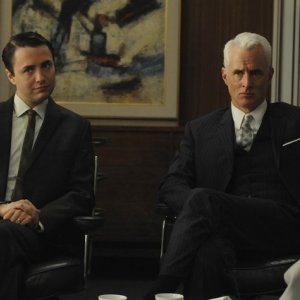 Vincent Kartheiser e John Slattery nell'episodio Public Relations di Mad Men