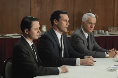 Vincent Kartheiser, Jon Hamm e John Slattery nell'episodio Public Relations di Mad Men