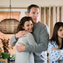 Bridget Moynahan, John Corbett e Selena Gomez in una scena di Ramona and Beezus