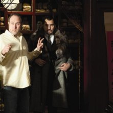 Alfred Molina con il regista Jon Turteltaub sul set del film L'apprendista stregone