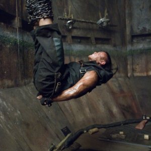 Ben Foster in una scena adrenalinica del film Pandorum