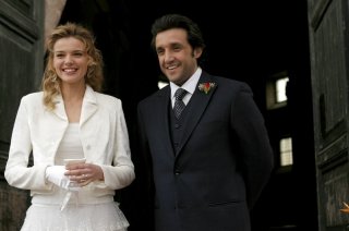 Flavio Insinna e Christiane Filangieri in una scena di Ho sposato uno sbirro