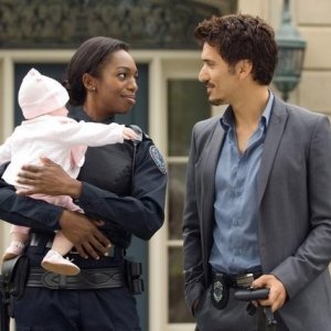 Enuka Okuma e Noam Jenkins in una scena dell'episodio Broad Daylight di Rookie Blue