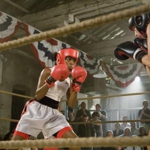 Enuka Okuma in una scena dell'episodio Fite Nite di Rookie Blue