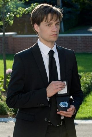 Gregory Smith in una scena dell'episodio Broad Daylight di Rookie Blue