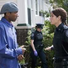 K.C. Collins e Missy Peregrym in una scena dell'episodio Bullet Proof di Rookie Blue