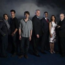 Laura Innes, Ian Anthony Dale, Jason Ritter, Bill Smitrovich, Blair Underwood, Lisa Vidal e Željko Ivanek in un'immagine promozionale di The Event