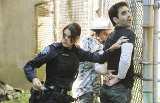 Missy Peregrym, Billy Otis e Ben Bass in una scena dell'episodio Fresh Paint di Rookie Blue