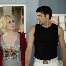 Travis Milne e Charlotte Sullivan in una scena dell'episodio Signals Crossed di Rookie Blue