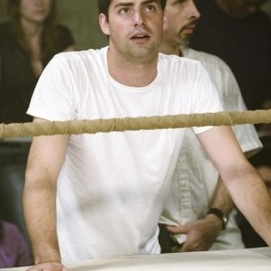 Travis Milne in una scena dell'episodio Fite Nite di Rookie Blue