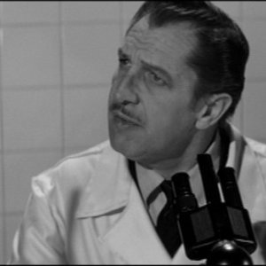 Vincent Price in una sequenza del film L'ultimo uomo della Terra