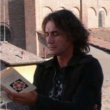 Luciano Ligabue legge la Costituzione Italiana nel film Niente Paura