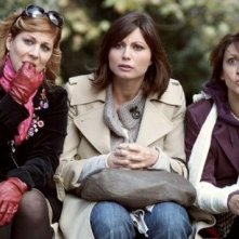 Michela Andreozzi, Anna Ferzetti e Paola Minaccioni nella serie Donne in panchina
