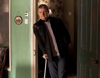 Martin Freeman in una scena del primo episodio della serie Sherlock