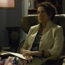 Roma Maffia interpreta la terapista in una scena dell'episodio Datemi un martello di Dexter
