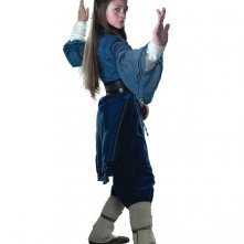 Nicola Peltz interpreta Katara in una foto promo per il film L'ultimo dominatore dell'aria