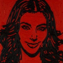 Kim Kardashian in un ritratto realizzato con liquirizia firmato da Jason Mecier