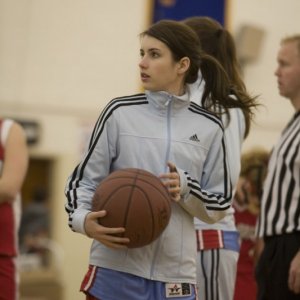 Ancora Emma Roberts sul set di The Winning Season