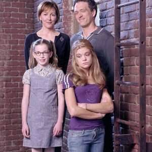 Cynthia Stevenson, Britt McKillip, Ellen Muth e Greg Kean per la prima stagione di Dead Like Me
