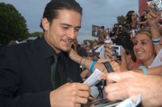 Orlando Bloom a Venezia per il film Elizabethtown, firma autografi