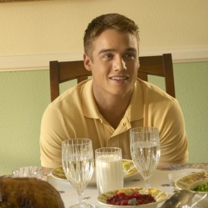 Jonah (Brando Eaton) in una sequenza dell'episodio Giorno di festa di Dexter