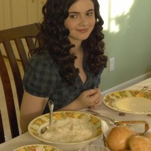 Rebecca (Vanessa Marano) a pranzo, in una scena dell'episodio Hungry Man di Dexter