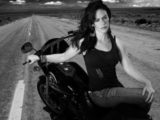 Maggie Siff in una foto promozionale della stagione 3 di Sons of Anarchy