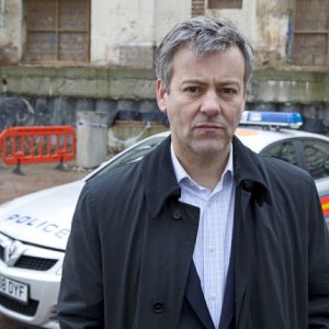 Rupert Graves nell'episodio The Great Game di Sherlock
