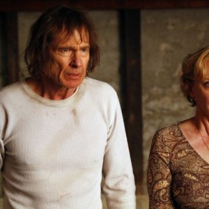 J. Smith-Cameron e Cooper Huckabee nell'episodio Hitting the Ground di True Blood