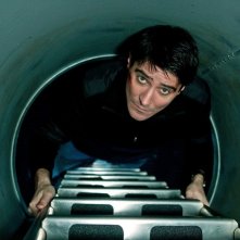 Goran Visnjic in una scena della miniserie The Deep