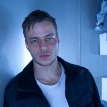 Tom Wlaschiha è Arkady in una foto promozionale di The Deep