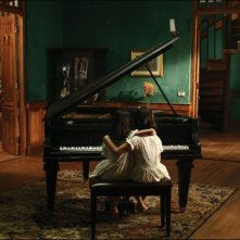 Una immagine del film Alone.