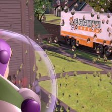 Buzz Lightyear (di spalle) in una scena del film d'animazione Toy Story del 1995