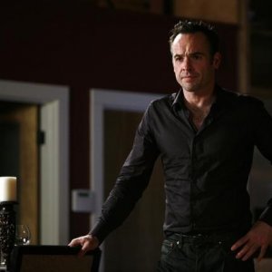 Paul Blackthorne nell'episodio Dog Eat Dog di The Gates