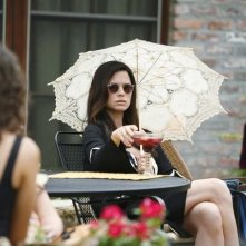 Rhona Mitra nell'episodio Digging the Dirt di The Gates