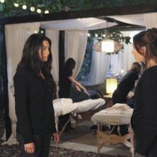 Una scena dell'episodio Keep Your Friends Close di Pretty Little Liars
