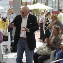 Francesco Rosi circondato dal pubblico di Locarno 2010