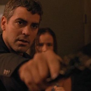 George Clooney con Juliette Lewis e Quentin Tarantino in una scena di Dal tramonto all'alba